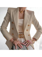 Modischer Blazer mit Knopfdetails