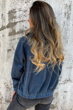 Teal Kapuzenjacke mit verstellbarem Kordelzug und Reißverschluss" 

Here’s a revised version:

"Teal Hoodie mit verstellbarem Kordelzug und Reißverschluss