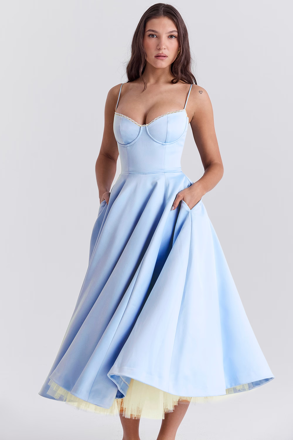 Elegantes Figurbetontes Damenkleid