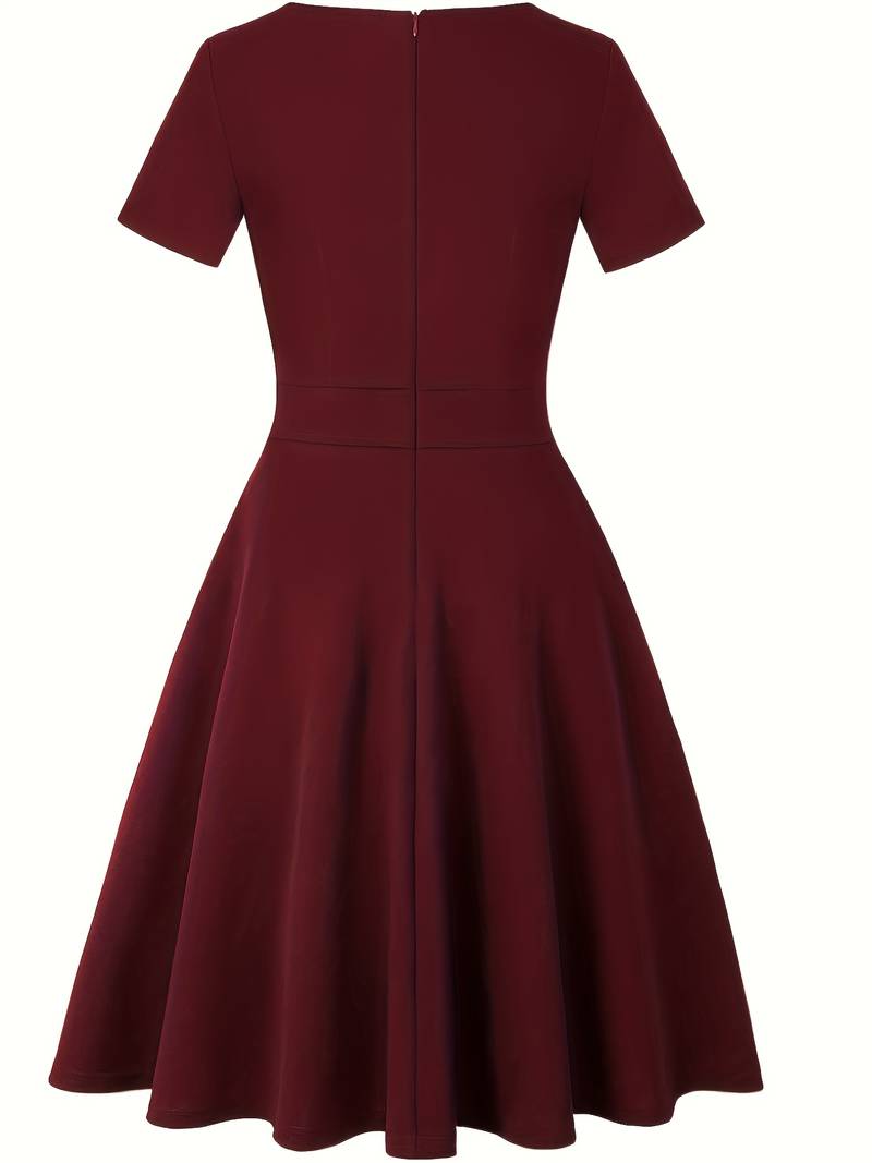 Elegantes Blaues Kleid mit Spitzenakzenten und figurbetonter Silhouette