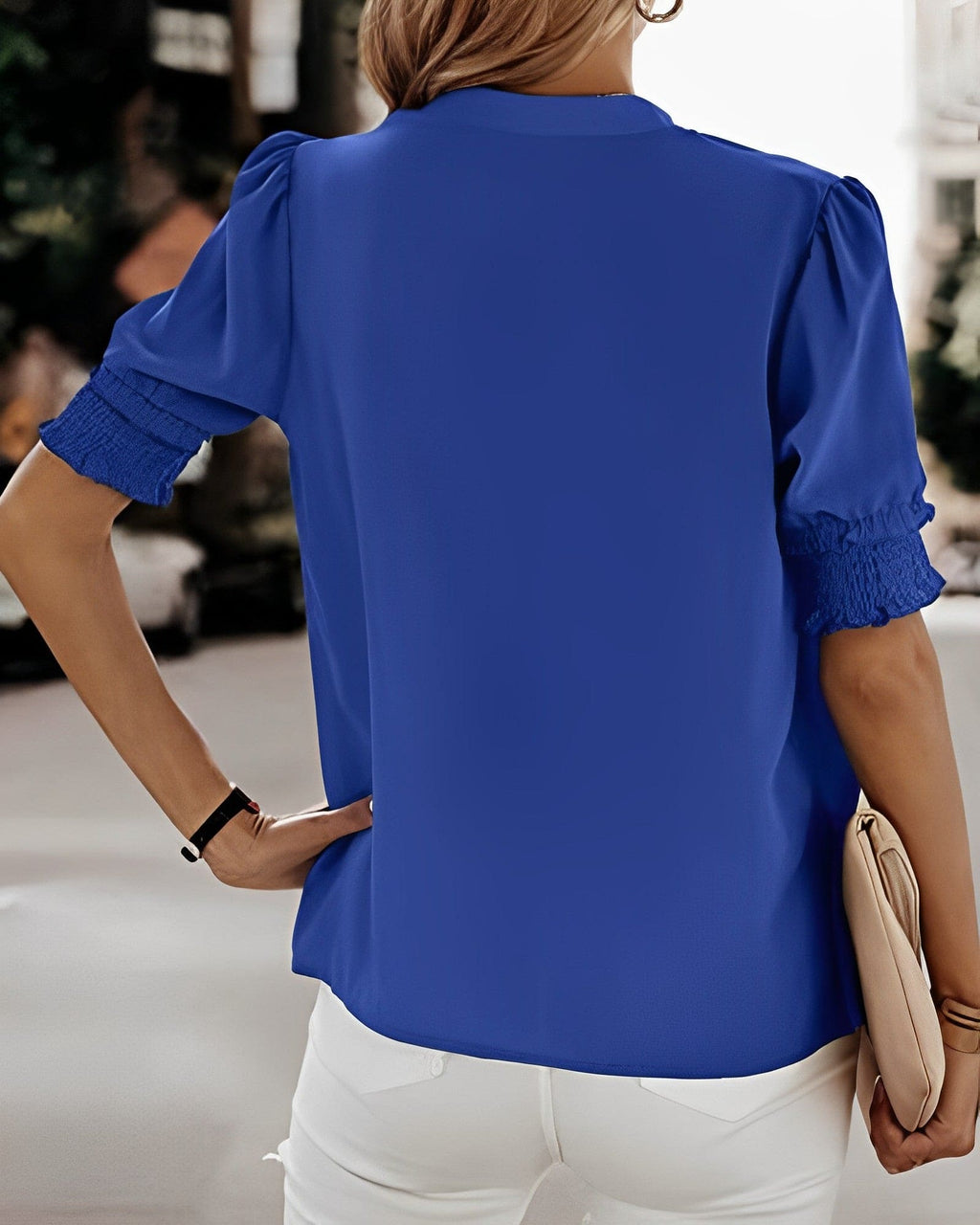 V-Ausschnitt-Bluse mit kurzen Ärmeln