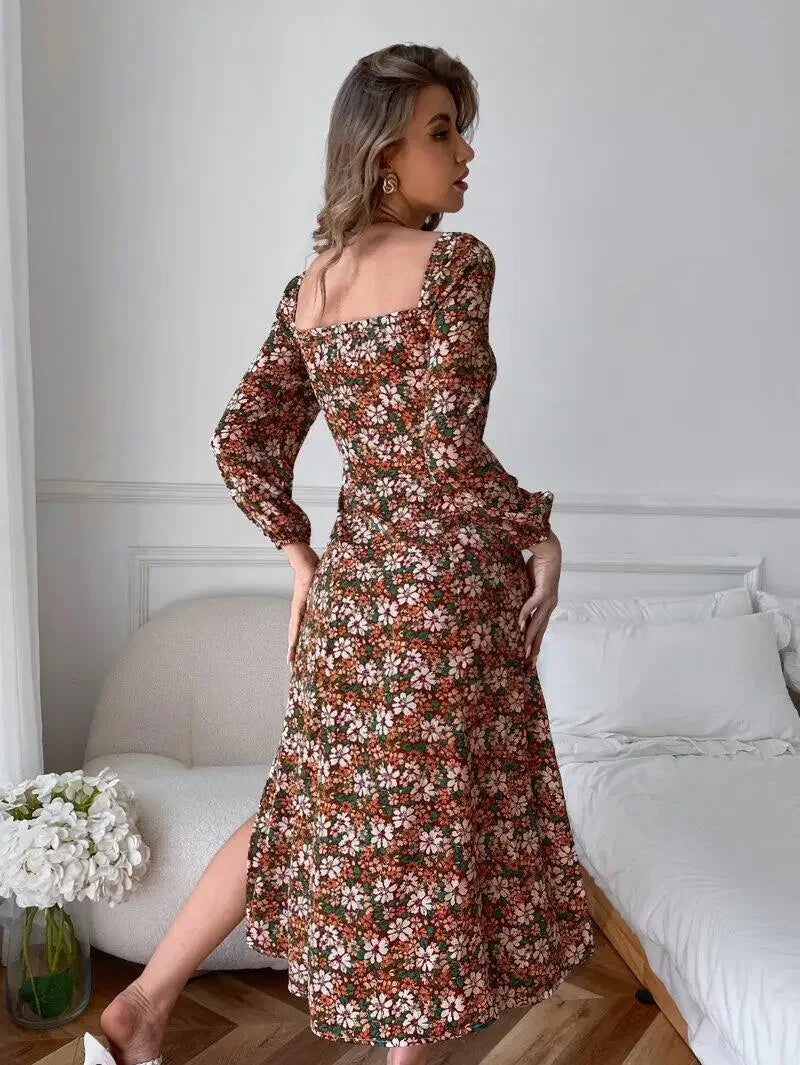 Blumenkleid mit herzförmigem Dekolleté