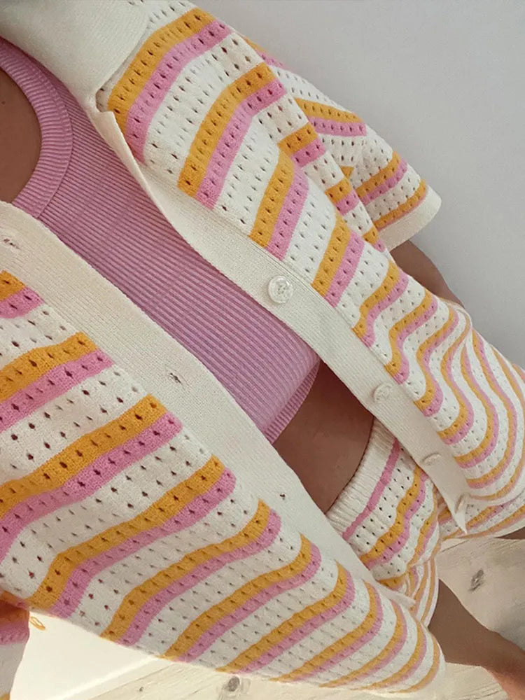 Zwei-teiliges Damen Strickset mit gestreiftem Kontrast