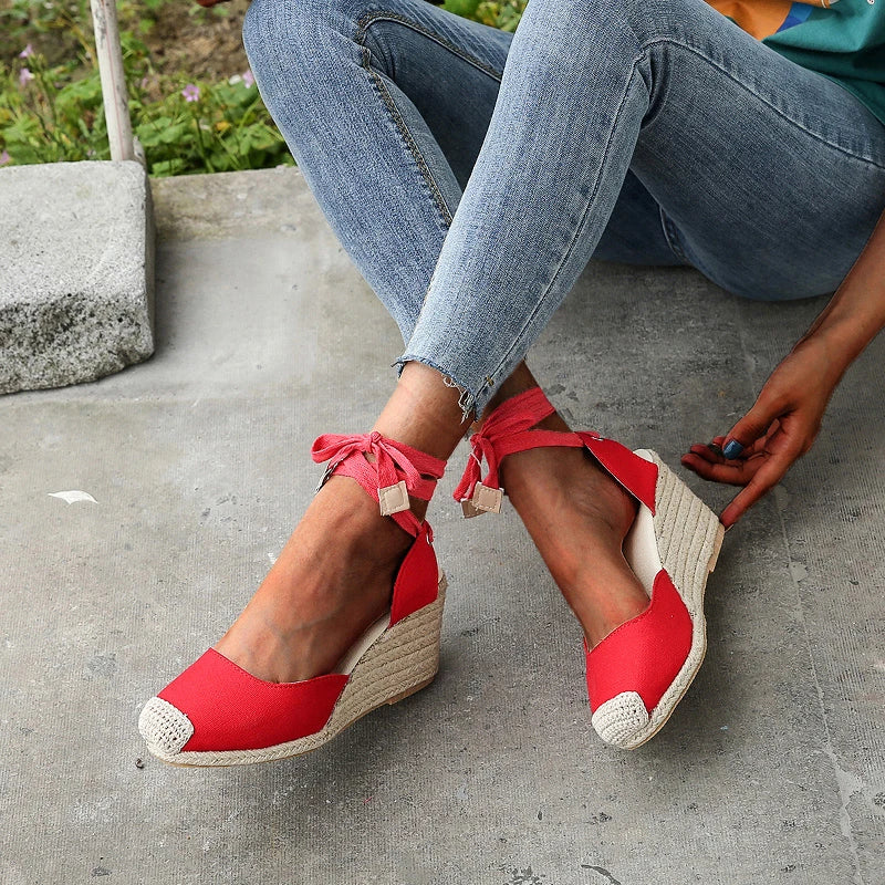 Stilvolle Damen-Sandalen mit spitzem Zehenbereich und hohen Absätzen