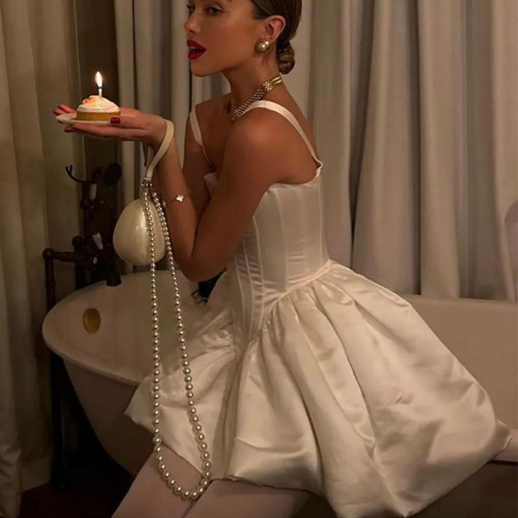 Korsett-inspiriertes strukturiertes Kleid