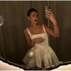 Korsett-inspiriertes strukturiertes Kleid