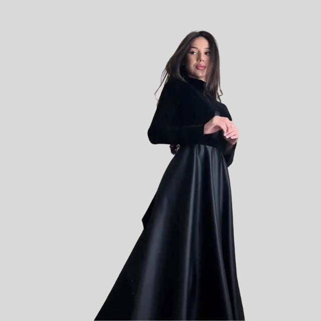 Elegantes Samt-Turtleneck-Kleid mit schwingendem Saum