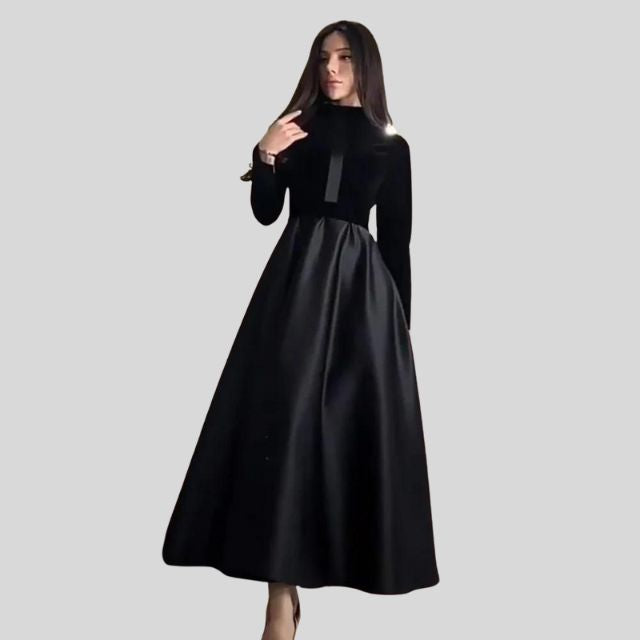 Elegantes Samt-Turtleneck-Kleid mit schwingendem Saum