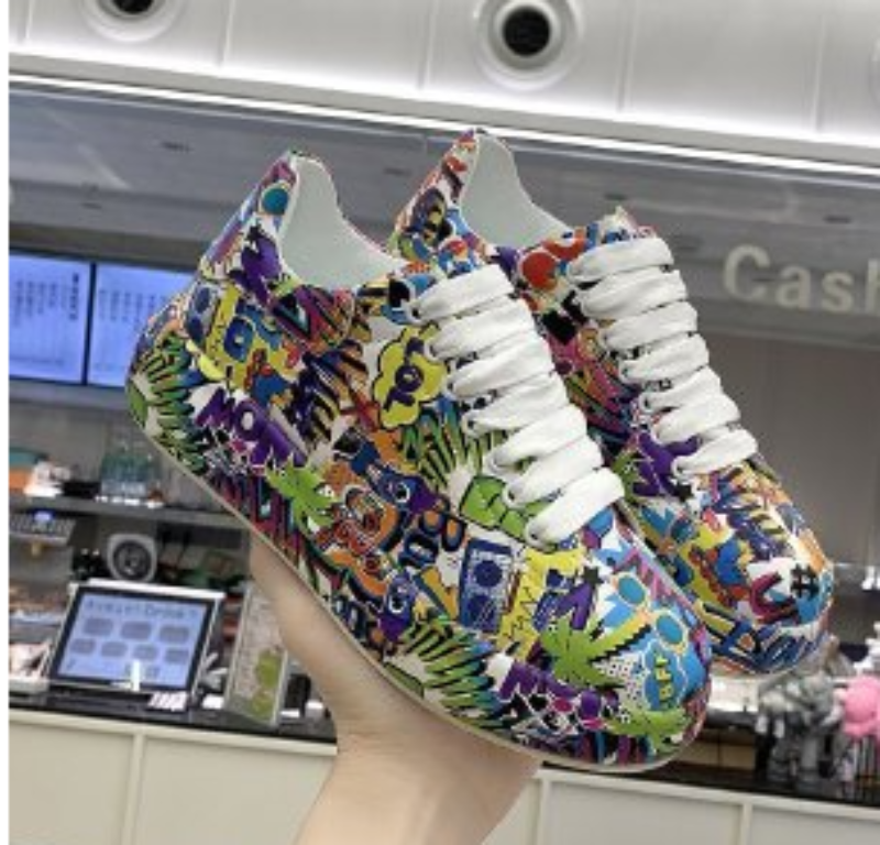 Graffiti-Print Damen Sneakers mit Schichten