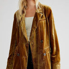 Eleganter Samtblazer mit langen Ärmeln und Knopfdetail